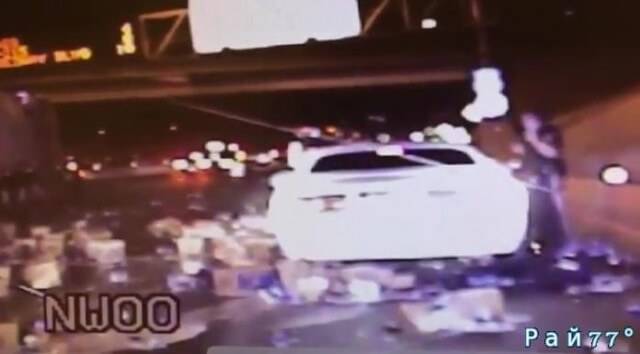 Патрульный полицейский оказался в эпицентре «пивного» ДТП в Лас - Вегасе. (Видео)