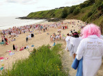 1800 женщин обнажились на пляже в Ирландии в рамках благотворительной акции ▶ 1