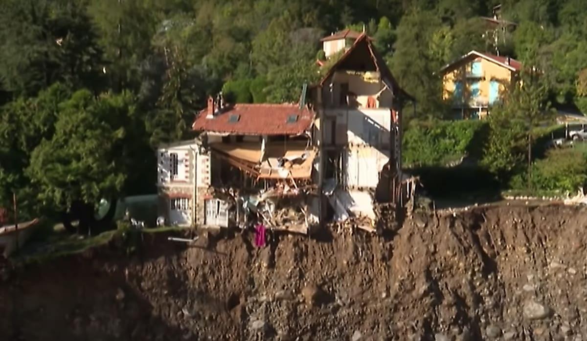 Шторм вызвал наводнения и оползни, смывшие дома во Франции