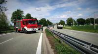 Дорогостоящее ДТП: автотрейлер с автомобилями KIA перевернулся на трассе в Польше (Видео) 1
