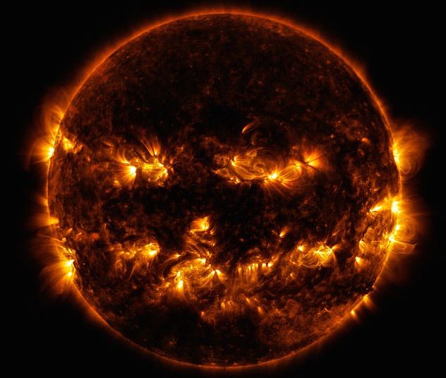 NASA опубликовало «специфическое» изображение Солнца к Хеллоуину.