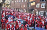 Тысячи разнополых «Санта - Клаусов» вышли на улицы Вуллонгонга, Лондона и Нью - Йорка + зомби вечеринка в Австралии (Видео) 48