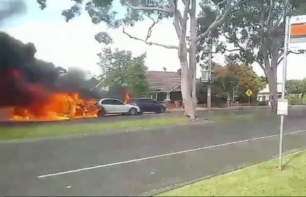 Погоня за преступником, угнавшим три автомобиля, закончилась крупномасштабным ДТП в Австралии (Видео)