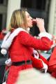 Тысячи разнополых «Санта - Клаусов» вышли на улицы Вуллонгонга, Лондона и Нью - Йорка + зомби вечеринка в Австралии (Видео) 42