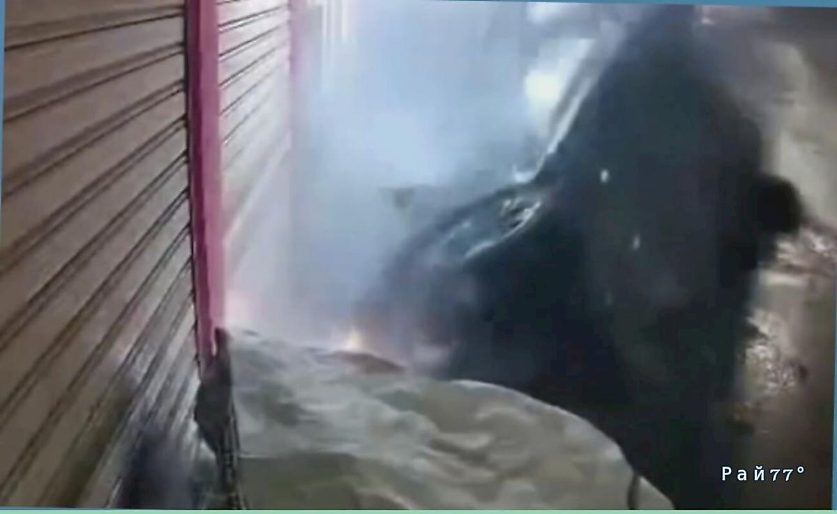 Водитель отвлёкся и не разъехался со столбом, угодив в сокрушительное ДТП ▶️