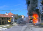 Взорвавшееся колесо чудом не угодило в пожарных в Чехии