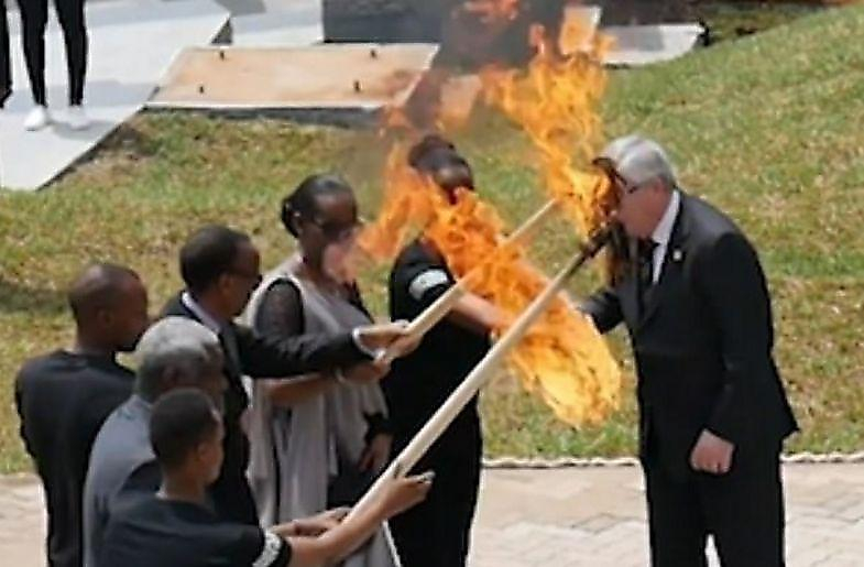 Жан-Клод Юнкер чуть не поджог первую леди Руанды ▶