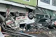 Грузовик с отказавшим тормозами разнёс 13 автомобилей, 6 мотоциклов и повредил 10 домов в Колумбии