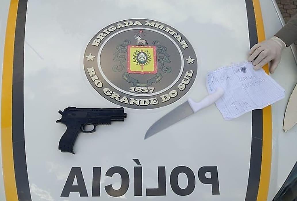 Инвалид-колясочник, зажав ногами игрушечный пистолет, попытался ограбить ювелирный магазин в Бразилии