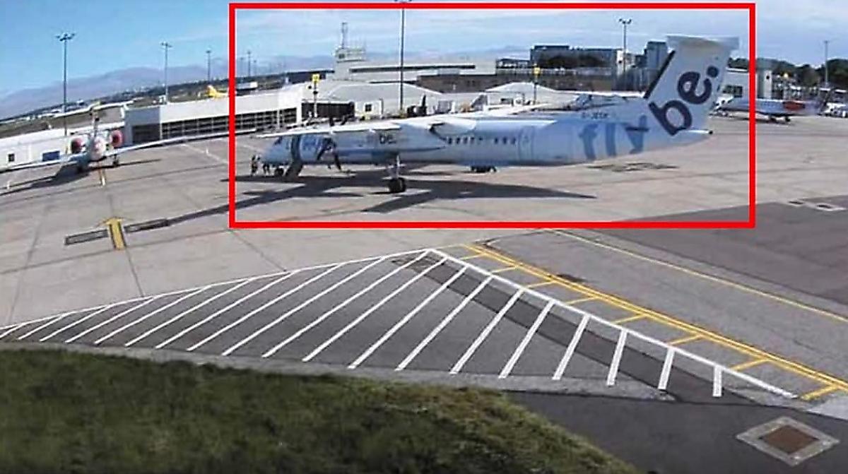 Укатившийся от пилотов самолёт, столкнувшийся с другим бортом, попал на видео в Шотландии
