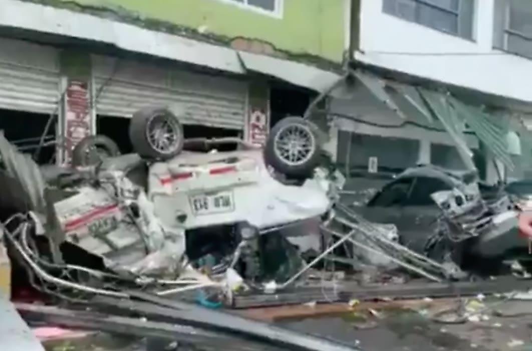 Грузовик с отказавшим тормозами разнёс 13 автомобилей, 6 мотоциклов и повредил 10 домов в Колумбии