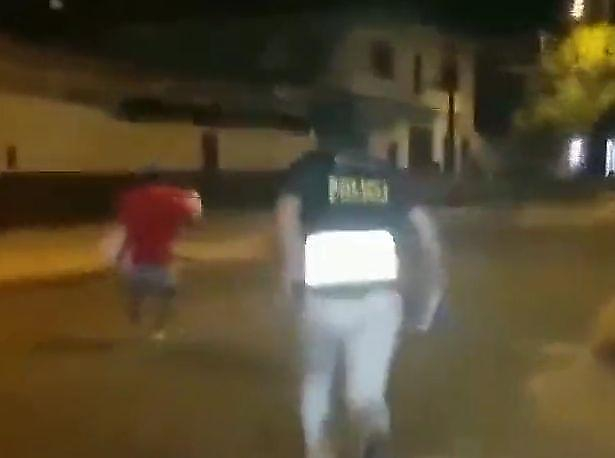 Отец с телом 2-летней дочери сбежал от полицейских в Перу
