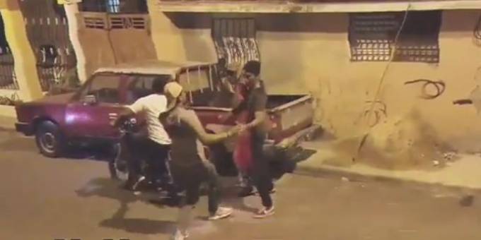 Налётчики на мотоцикле были ограблены при попытке ограбления в Доминикане (Видео)