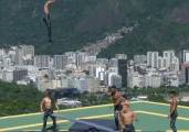 Бельгийский гимнаст из «Цирк дю Солей» совершил крайне неудачное приземление во время исполнения трюка в Бразилии (Видео)