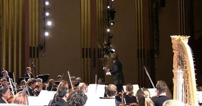 Любительницу классической музыки испугали слишком громкие звуки в консерватории Калифорнии. (Видео)