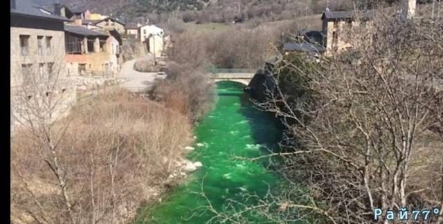 Река Валира, окрасившаяся в неестественный, зклёный цвет, протекающая через территорию Андорры и Каталонии вызвала обеспокоенность у местных жителей и чиновников, ответственных за охрану окружающей среды.