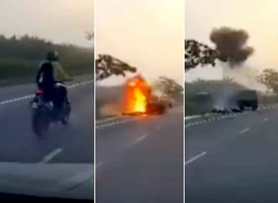 Столкновение мотоциклиста с грузовиком закончилось взрывом в КНР: видео