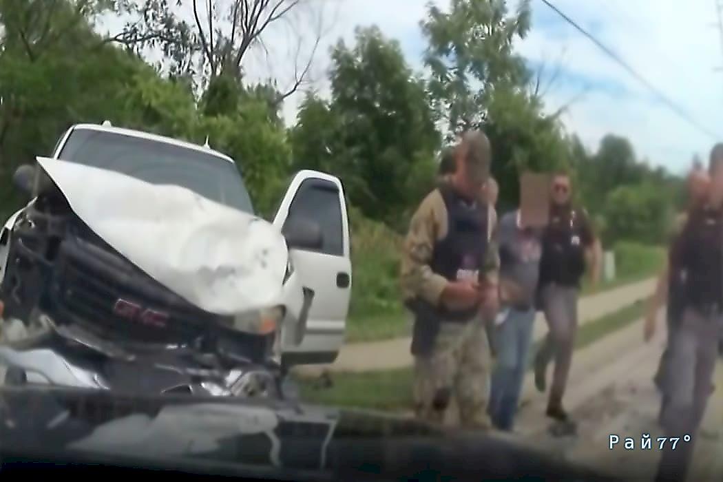 Сумасшедшая погоня за угнанным пикапом попала на видео в США