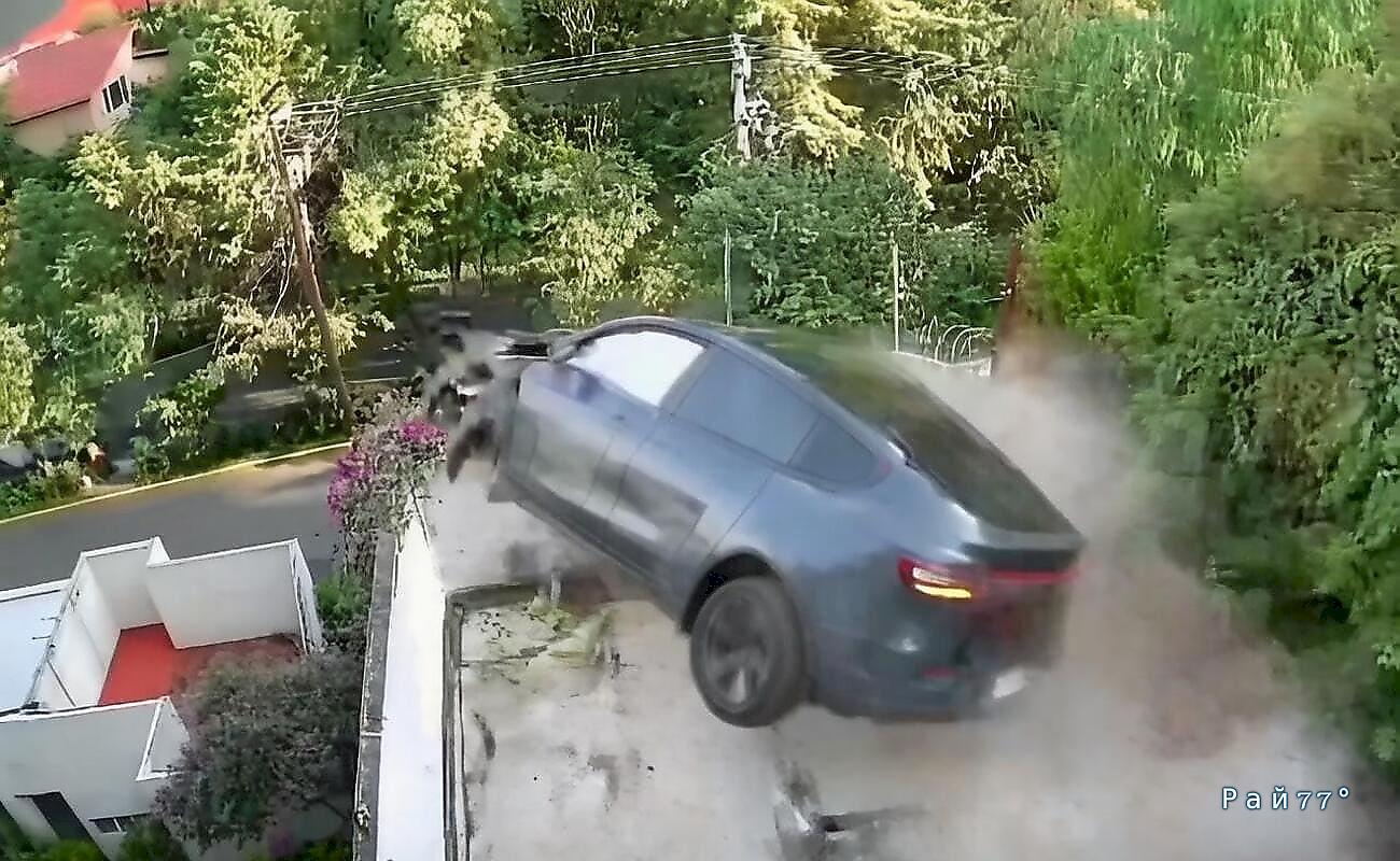 Сокрушительное ДТП попало на видео в Мексике