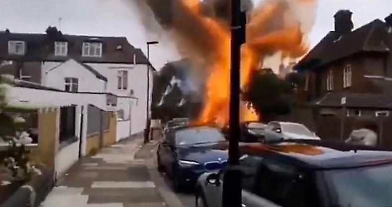 Автодача взорвалась на севере Лондона ▶