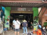 Тайские механики умудрились перевернуть на крышу грузовик во время ремонта (Видео) 0