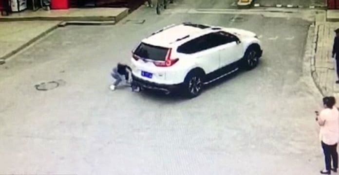 Рюкзак спас жизнь ребёнку в Китае (Видео) Рюкзак спас жизнь ребёнку в Китае (Видео)