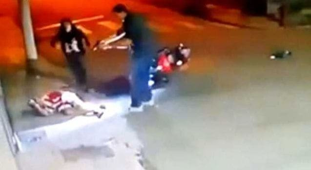 Грабители попытались отнять мотоцикл у полицейского в Бразилии (Видео)