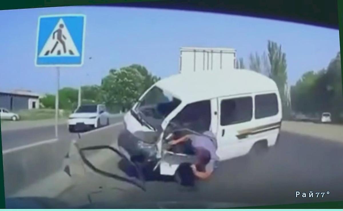 Узбекский автоэкстремал угодил в ДТП и вывалился из своего автомобиля ▶️ Узбекский автоэкстремал угодил в ДТП и вывалился из своего автомобиля ▶️