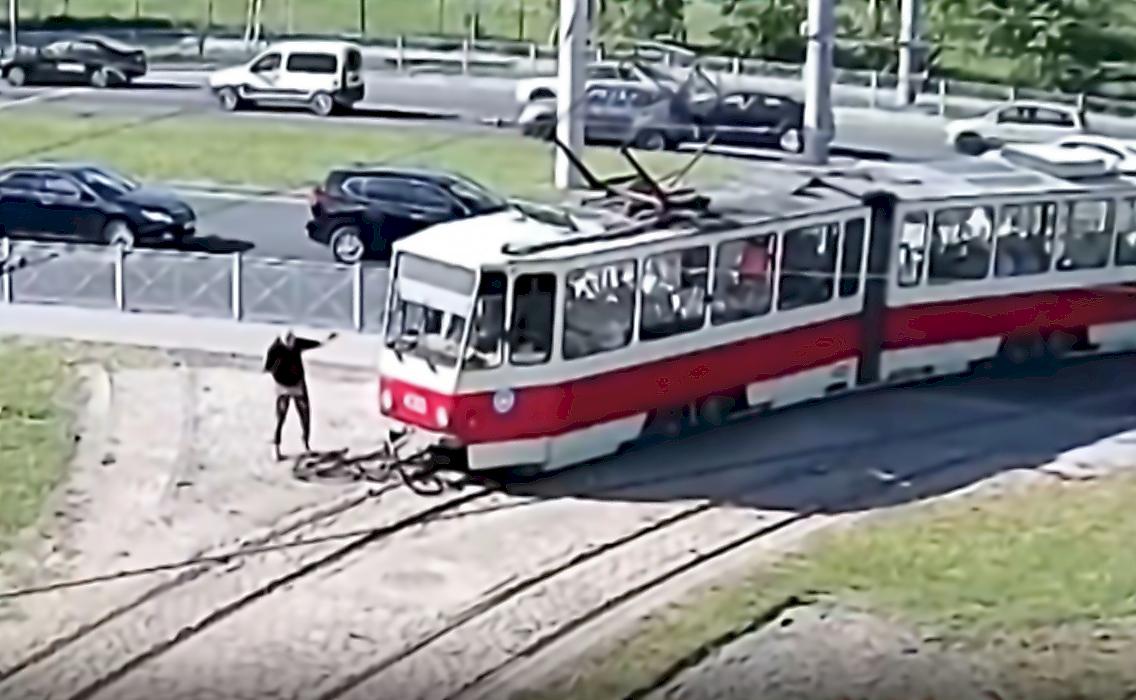 Заколдованный участок или, как велосипедисты не поделили дорогу с трамваем в Калининграде