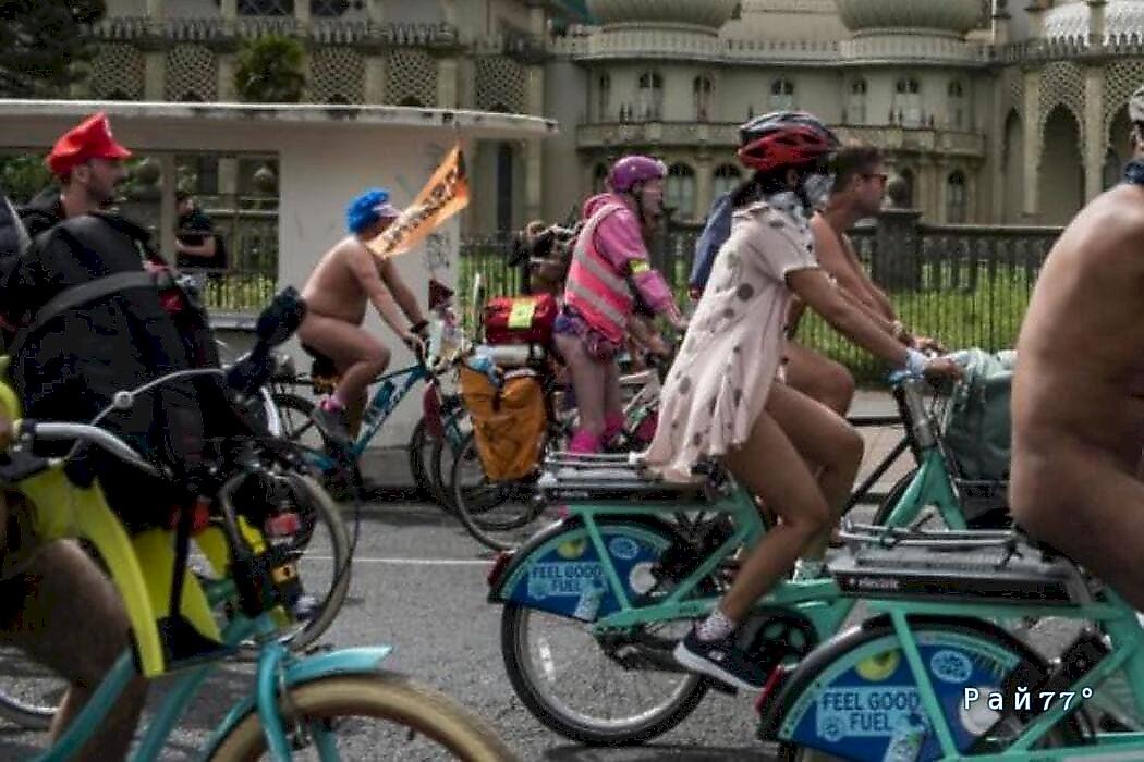 18+ Очередной всемирный велопробег без одежды прошёл в Лондоне: видео