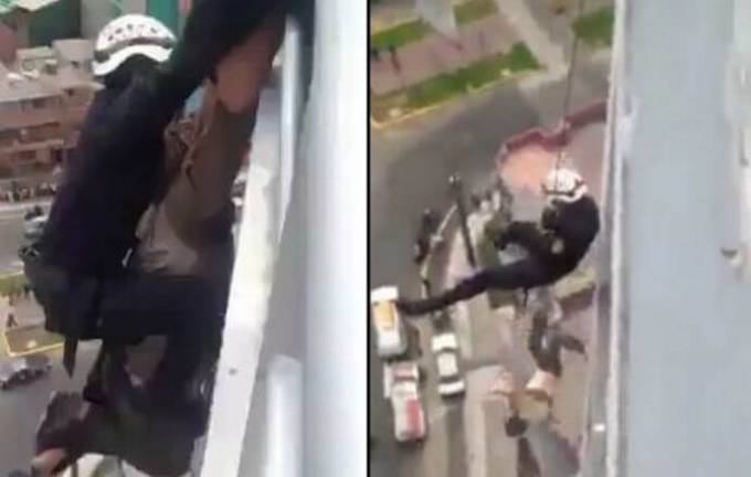 Спасатель не удержал самоубийцу, вцепившегося в карниз дома в Перу. (Видео)