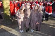 Тысячи разнополых «Санта - Клаусов» вышли на улицы Вуллонгонга, Лондона и Нью - Йорка + зомби вечеринка в Австралии (Видео) 80